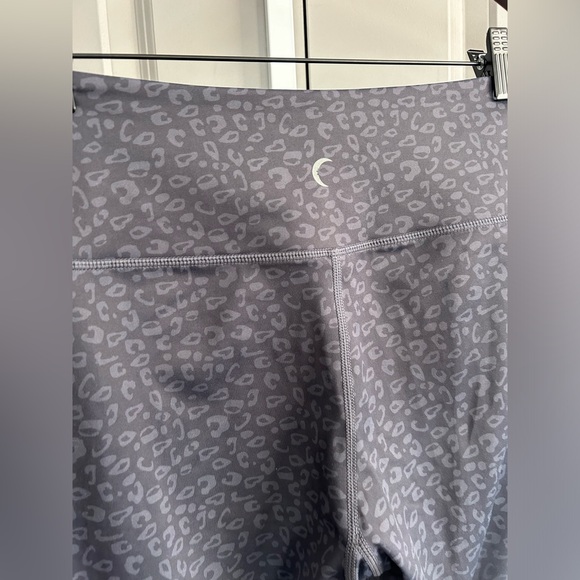 Zyia Active Gray Leopard Ombre Light n Tight Hi-Rise 7/8 size small - Picture 5 of 8